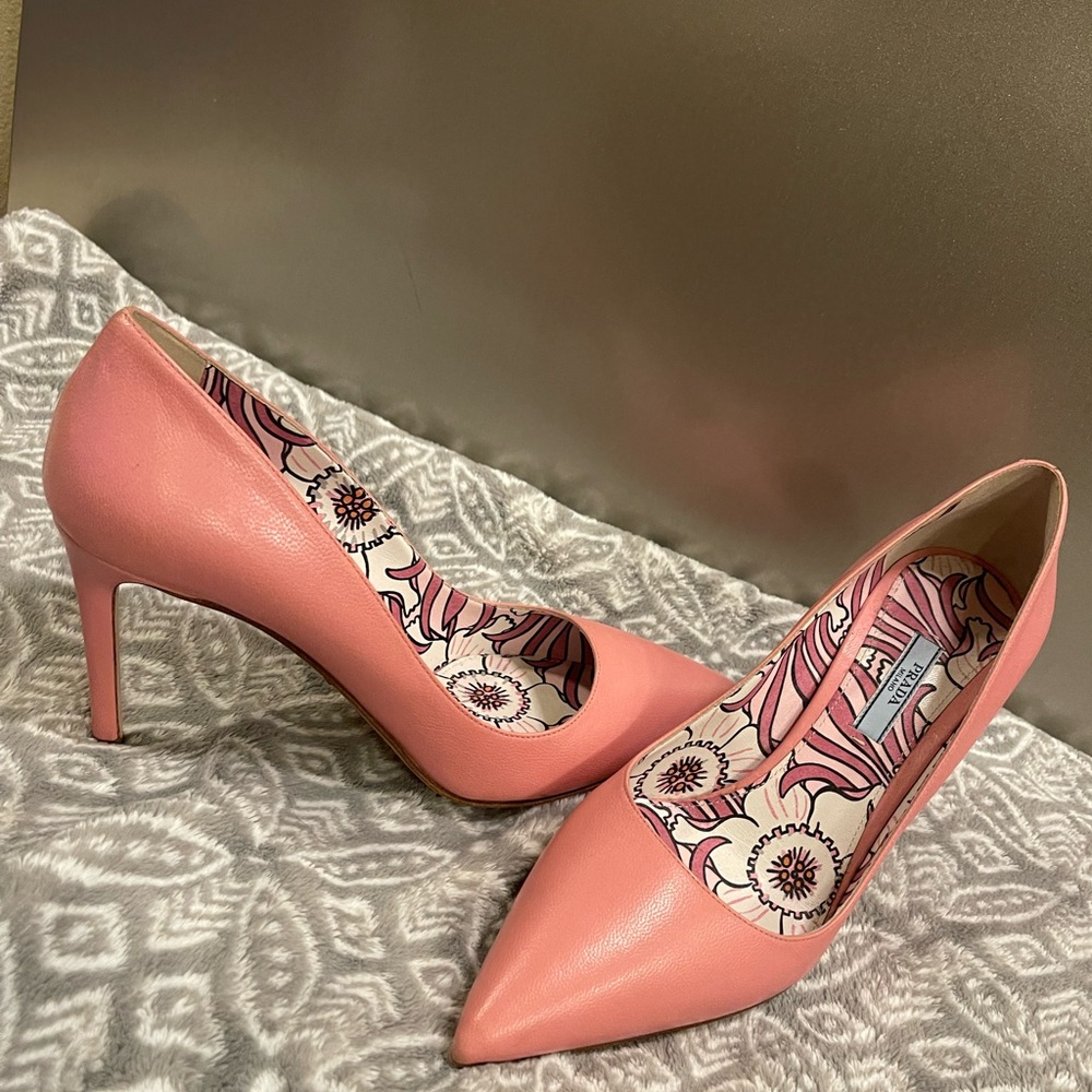 Prada Beige Pink Leather Classic Pointy
Toe Pumps - Picture 9 of 10